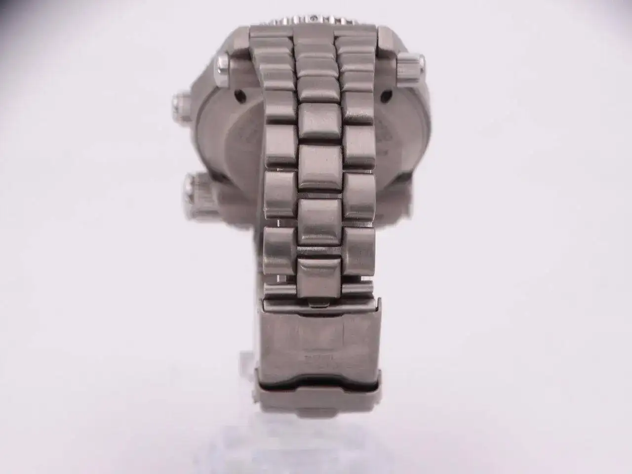 BREITLING Emergency Professional Mission E76321 02856.webp