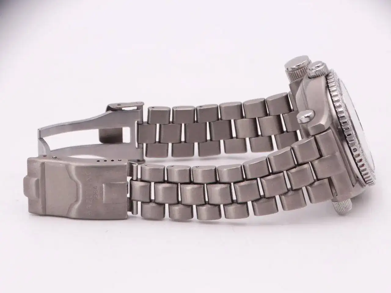 BREITLING Emergency Professional Mission E76321 02866.webp