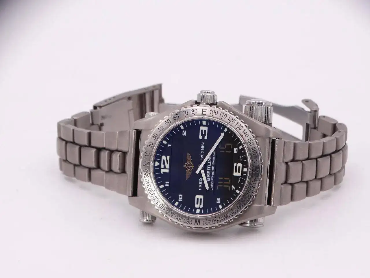 BREITLING Emergency Professional Mission E76321 02868.webp