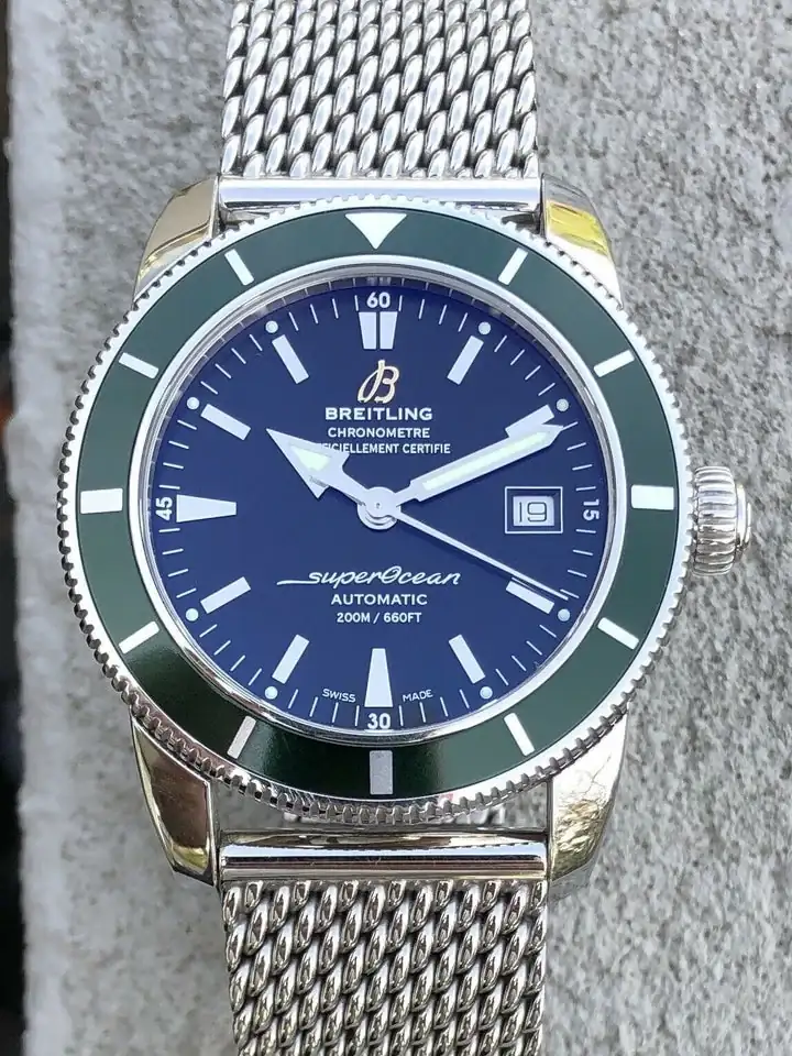 Breitling_Super_Ocean_Heritage_42_Green_Black_A17321_-_2016_B_26P_Watch_Vault_281_29_720x.webp