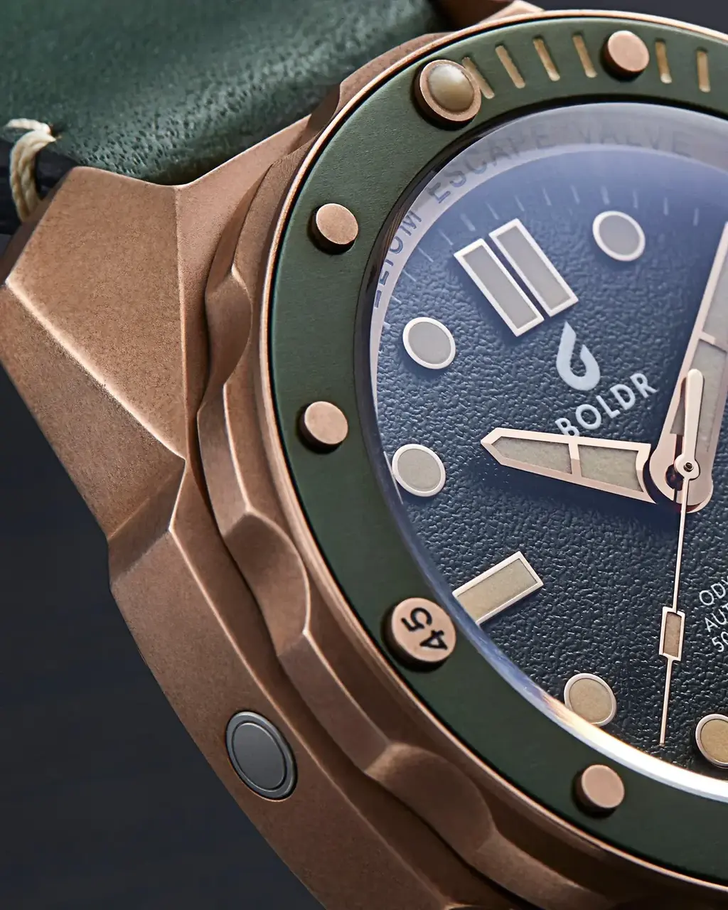 bronze_serpentive_bezel_1440x1800.webp
