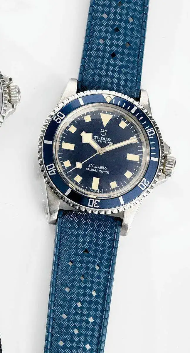BS-Tudor-Snowflakes-Article-A~2.webp