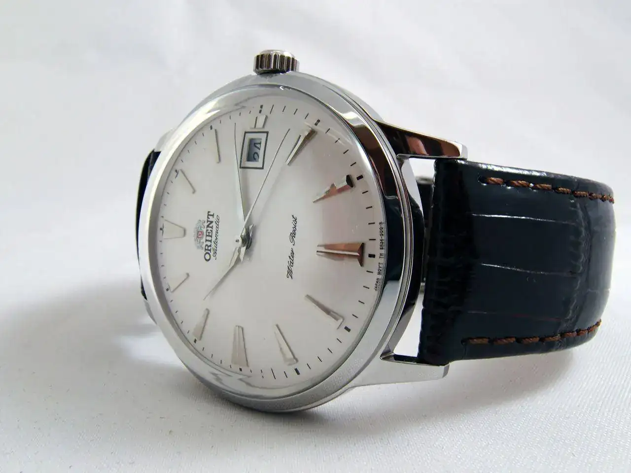 budget-dresswatch-orient-bambino-er24005w-orient-2.webp