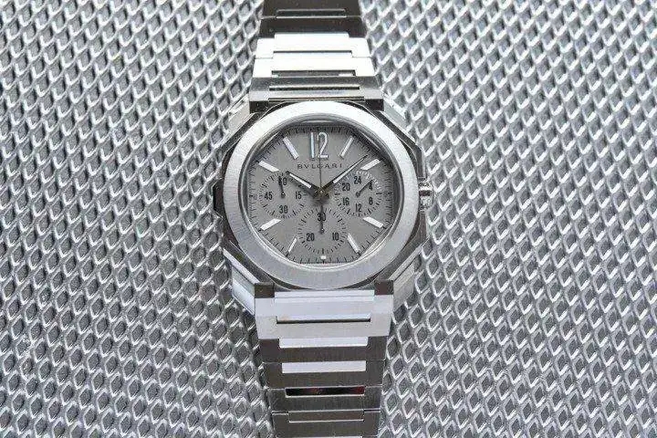 Bulgari-Octo-Finissimo-Chronograph-GMT-Automatic-Steel-Grey-Dial-103661-hands-on-1-720x480.webp