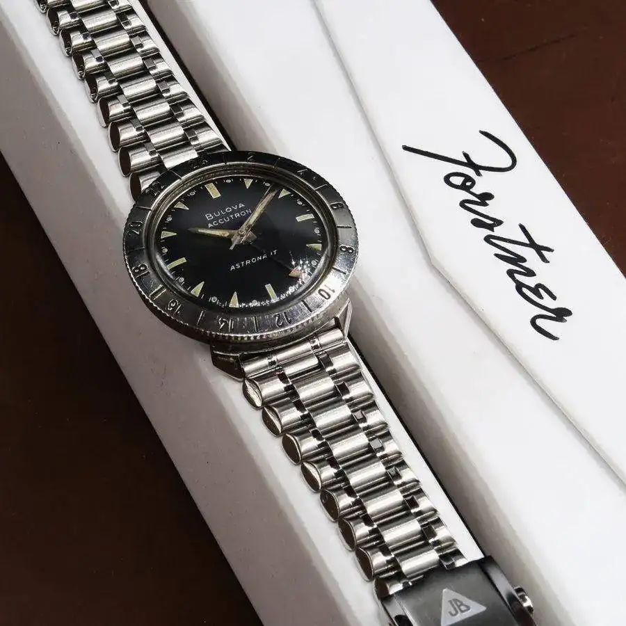 bullet-bracelet-for-vintage-accutron-astronaut-418439_900x.webp