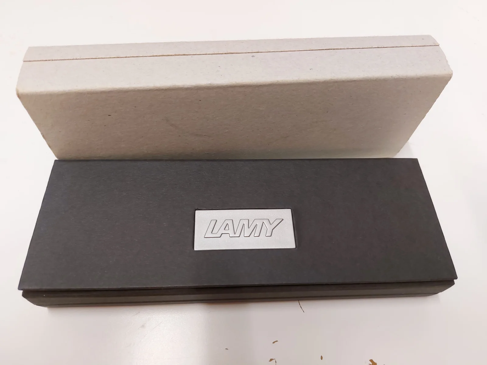 caixa lamy2000.webp