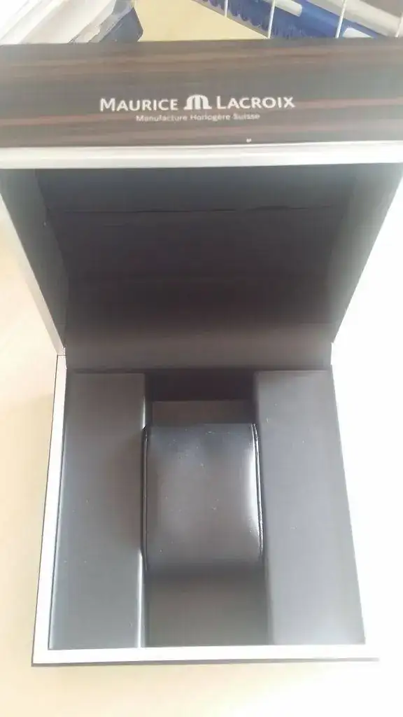 CAJA%20MAURICE%20LACROIX%20ABIERTA_zpscdrhln7o.webp