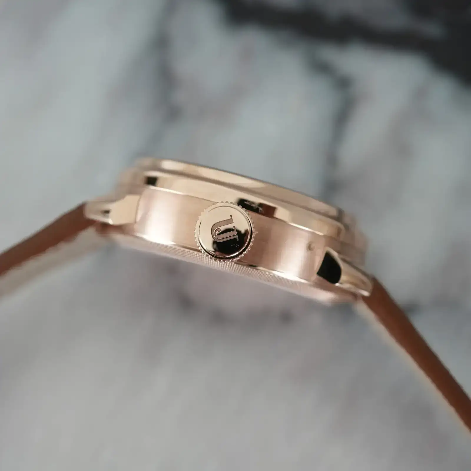 -Calendar-double-wheel-natural-escapement-review-7.webp