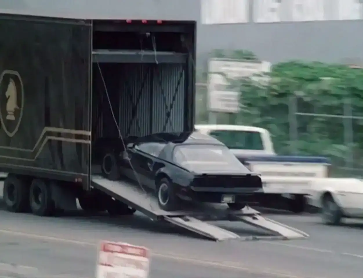 camion-flag-kitt-barn-find-202175763-1614369751_1.webp