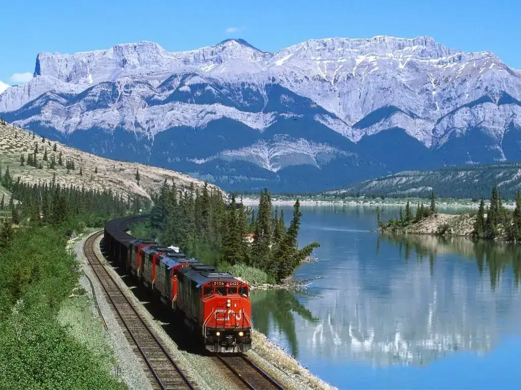 canada-train2_54623.webp