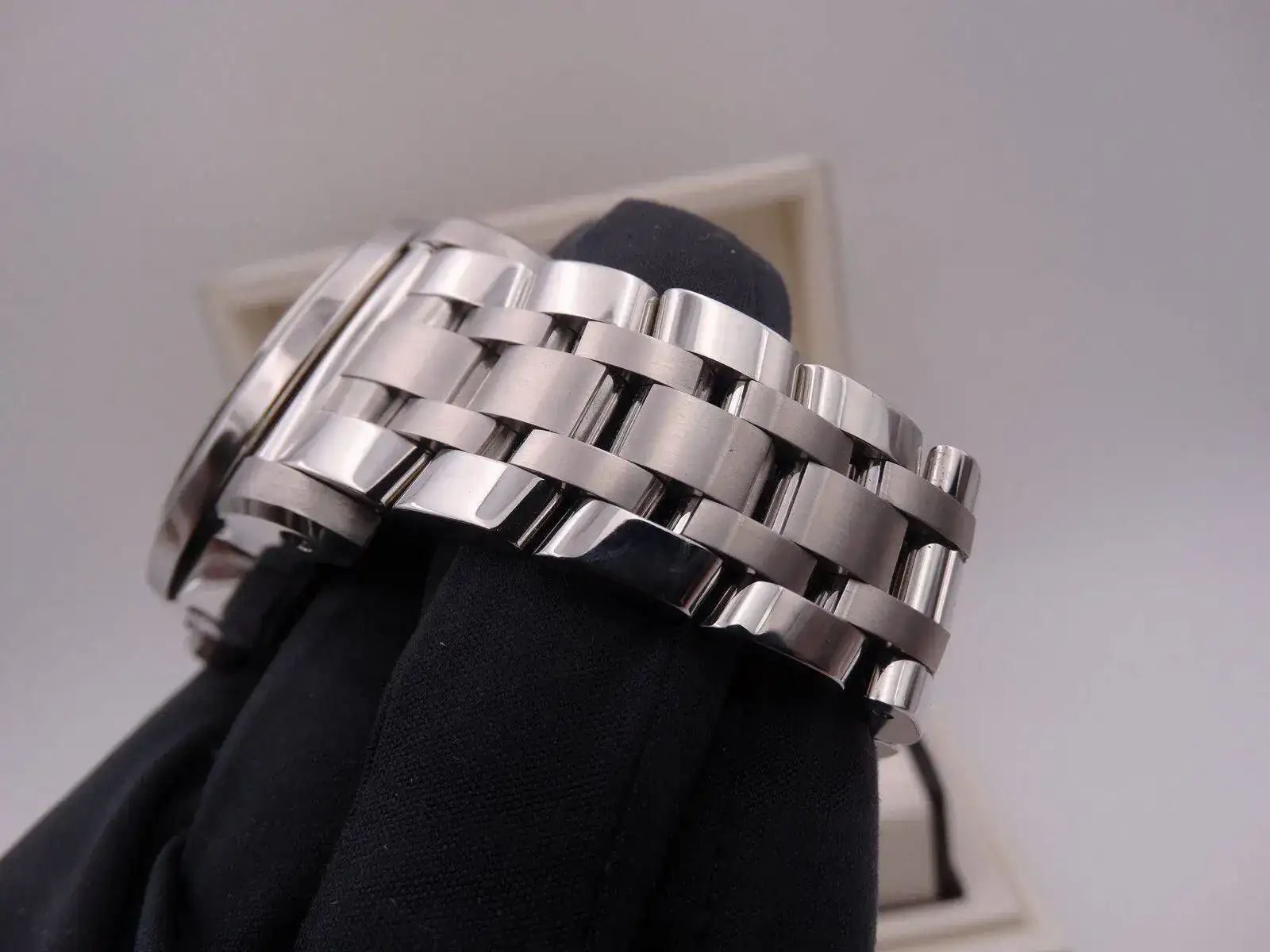 Carl F. Bucherer Travel Tec 04370.JPG