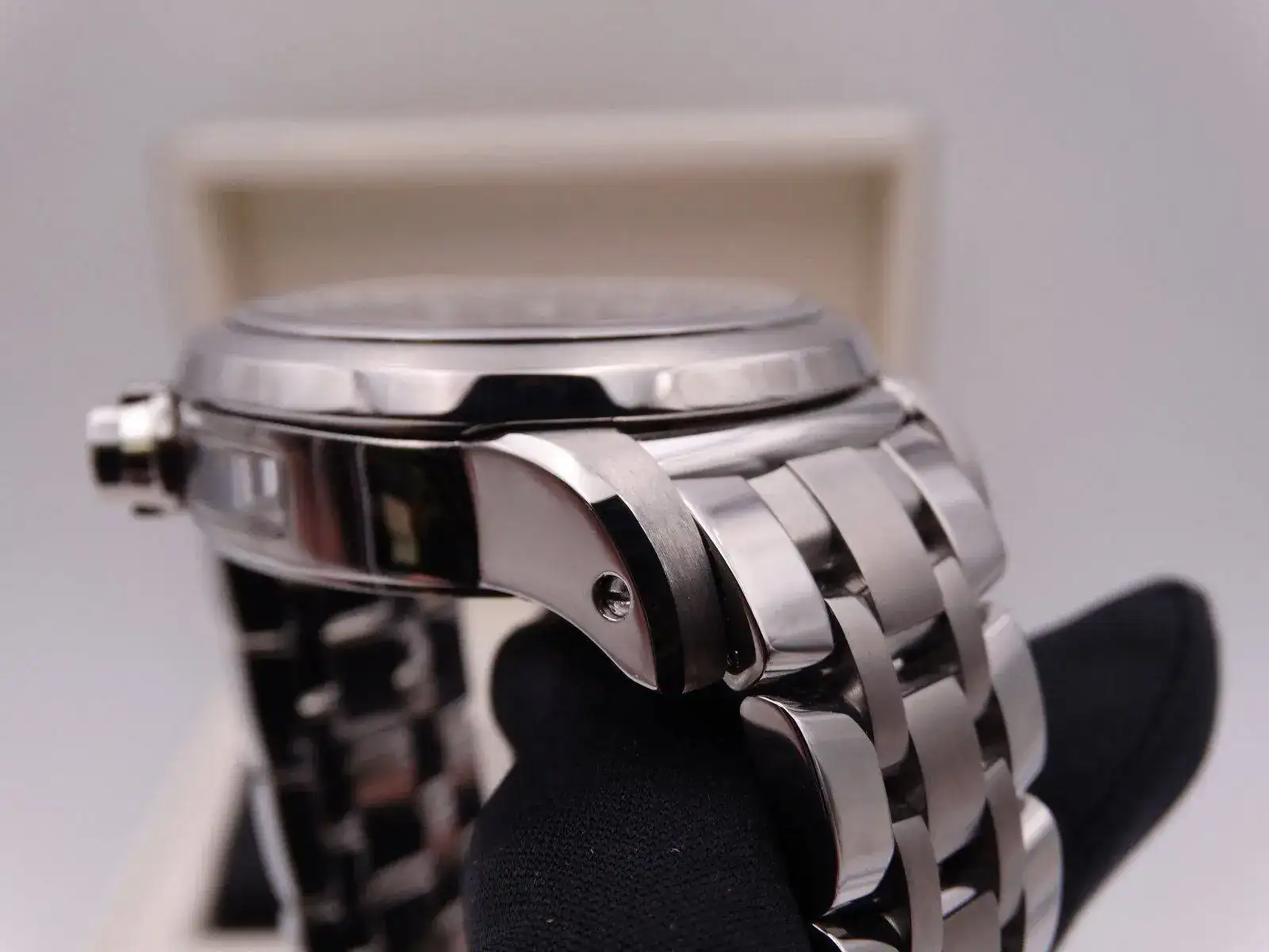 Carl F. Bucherer Travel Tec 04376.JPG