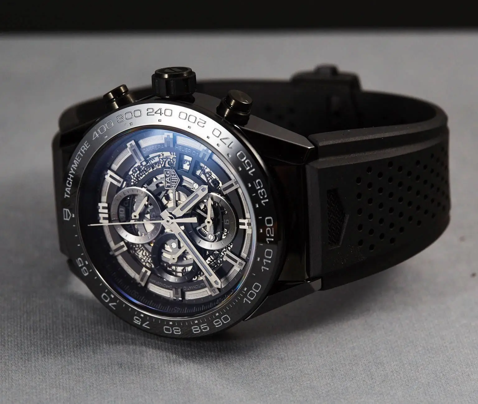 Carrera-Heuer-01-Black-Ceramic-Edition-1.jpg