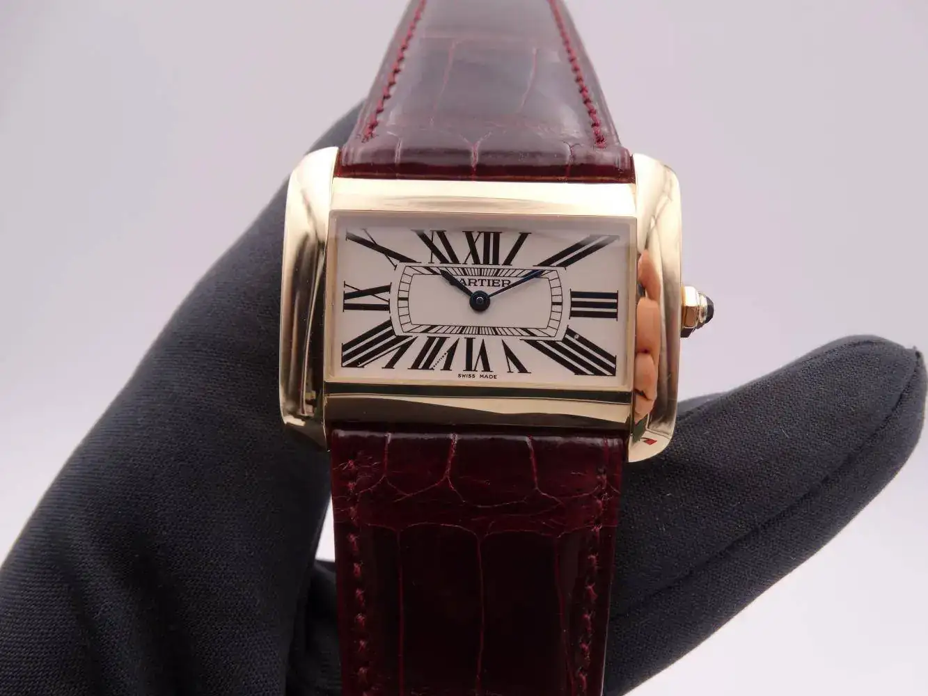 Cartier Tank Divan Gold 7214.webp
