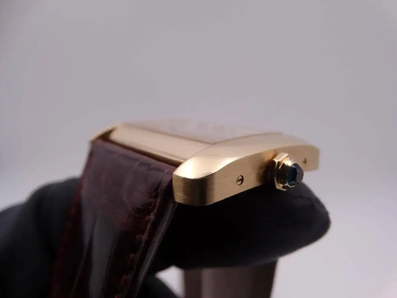 Cartier Tank Divan Gold 7221.webp