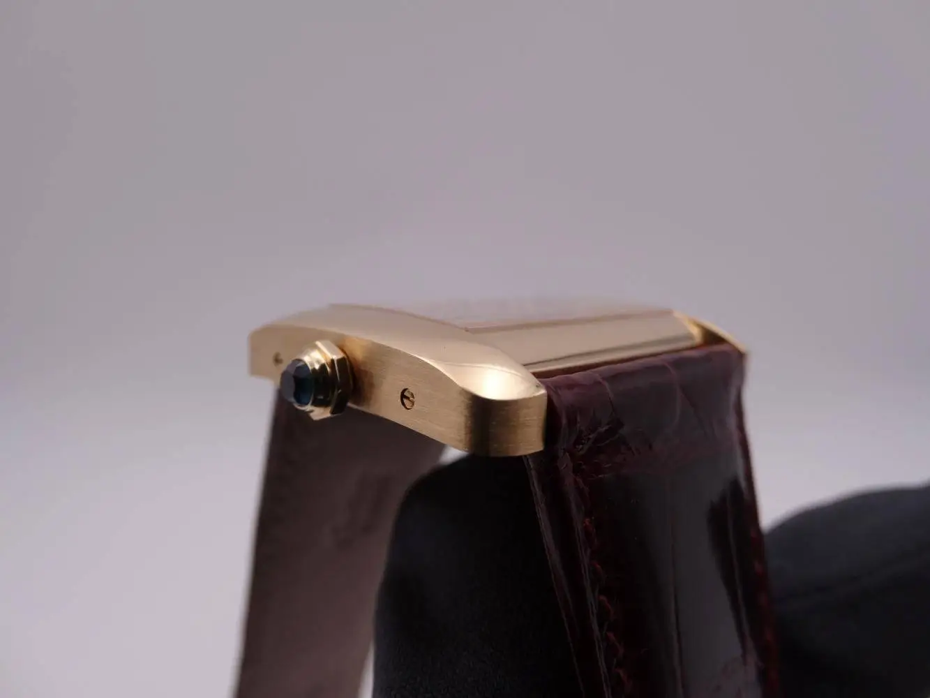 Cartier Tank Divan Gold 7222.webp