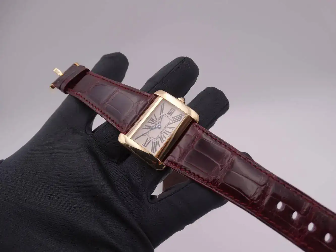 Cartier Tank Divan Gold 7224.webp