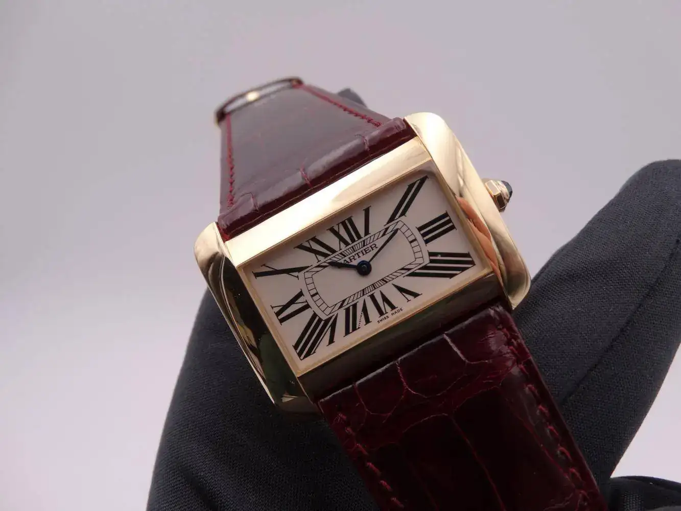 Cartier Tank Divan Gold 7226.webp