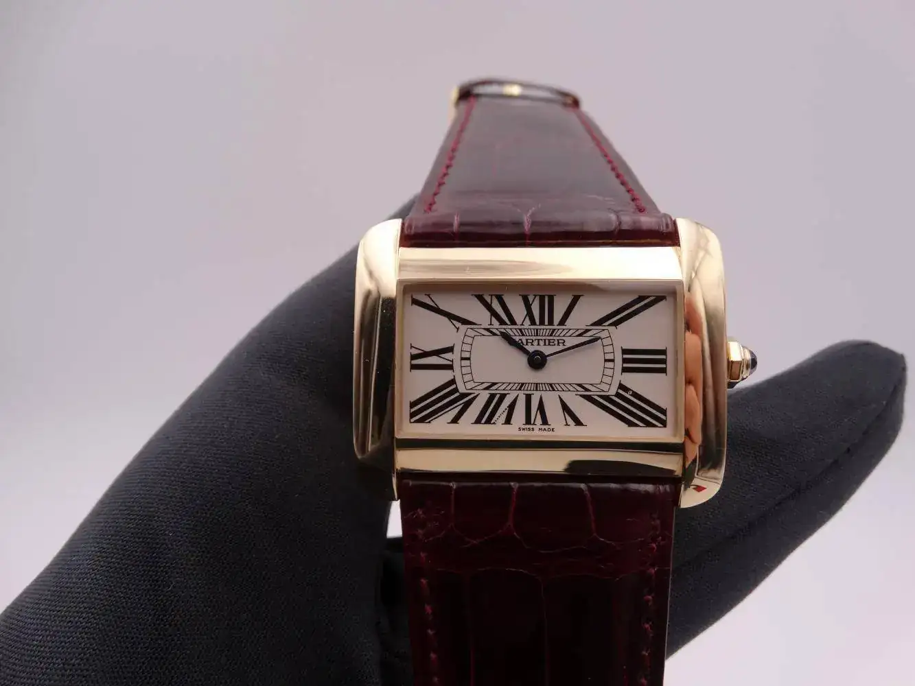Cartier Tank Divan Gold 7227.webp