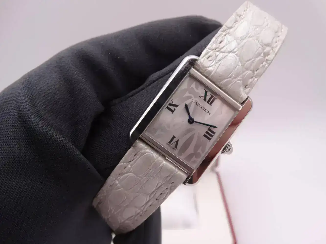 cartier tank solo quartz 5169.jpg