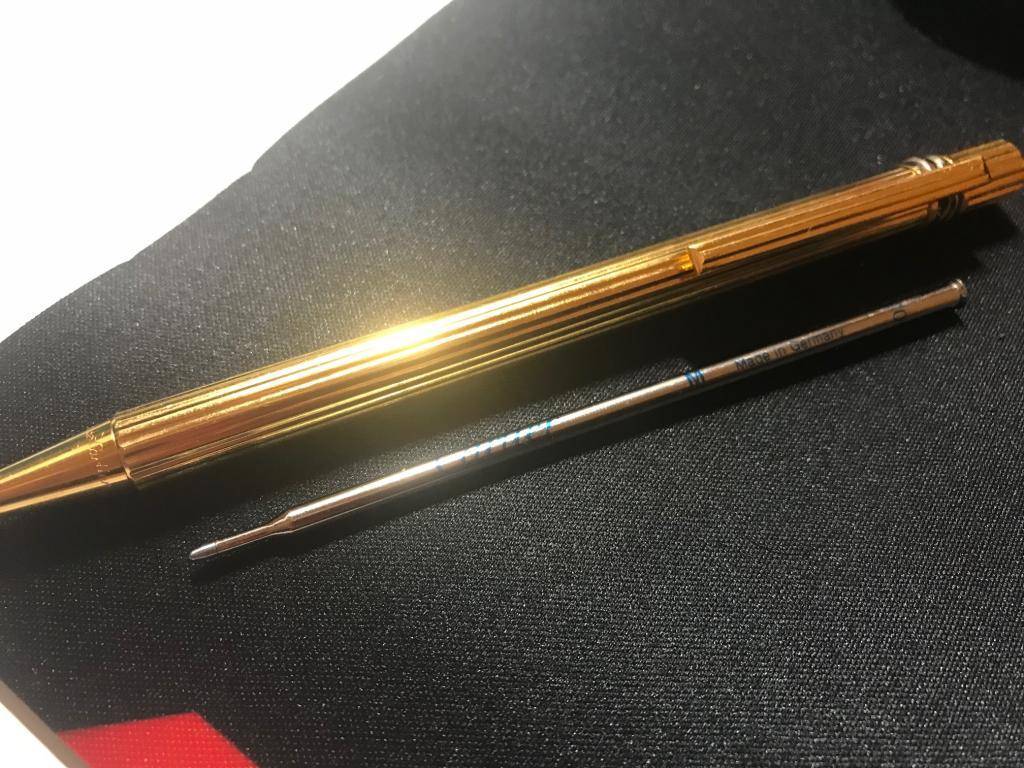 Bolígrafo Must de Cartier y recambio