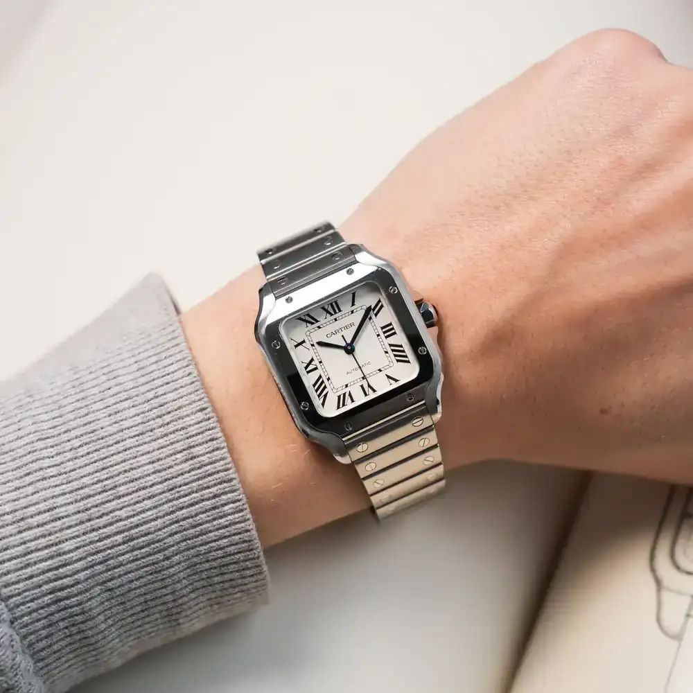 Cartier_Santos_Medium_04-24_Wristshot_1.webp