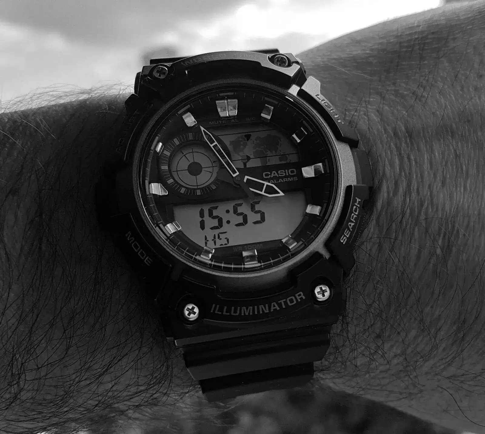 Casio AEQ-200W-1A (ByN).webp