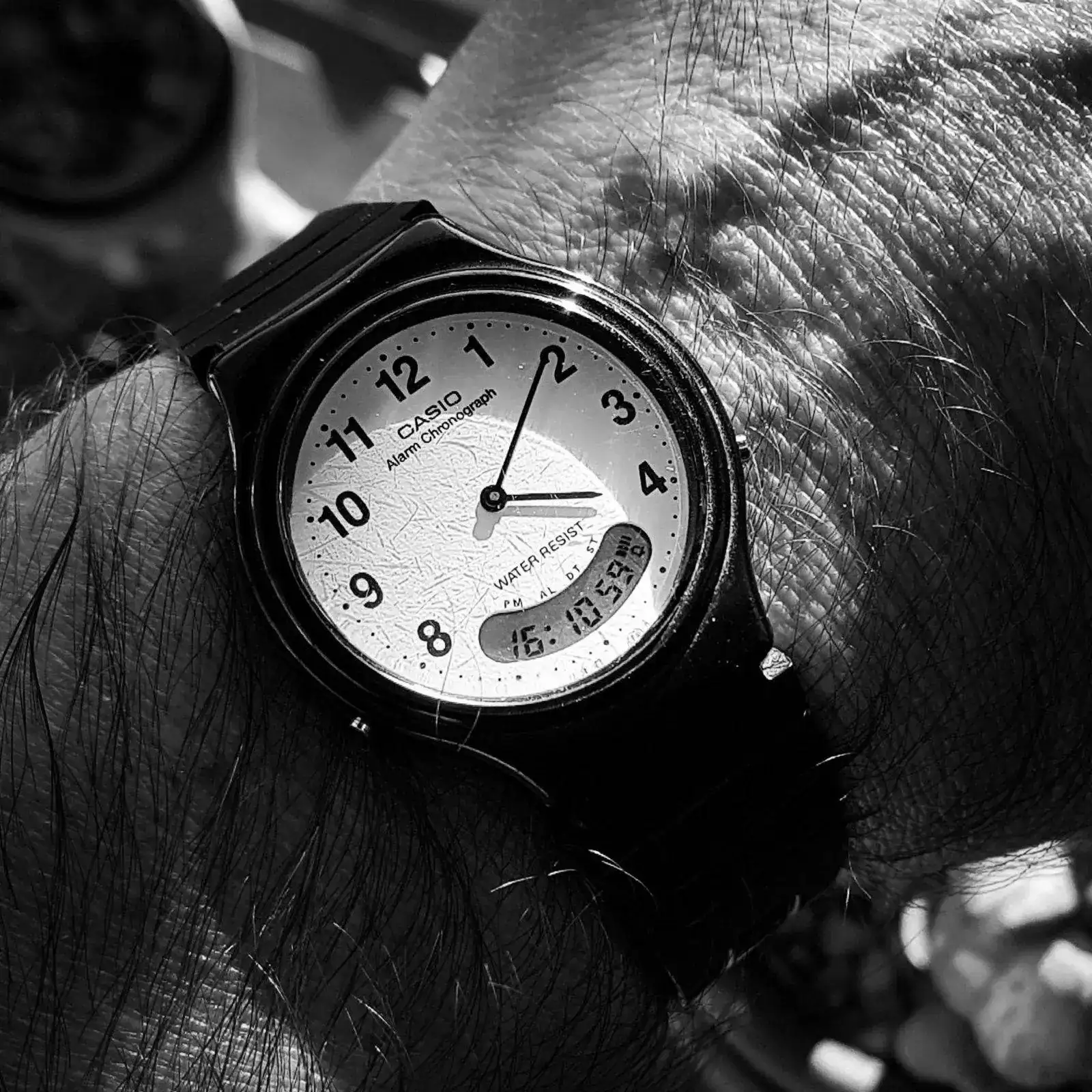 Casio AQ-41 (B&W).webp