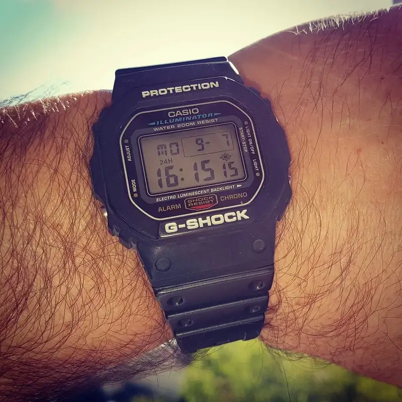 Casio-G-Shock-1545-Iluminator-2.webp