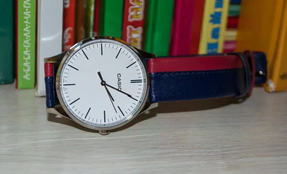Casio-MTP-E133L-2EEF-review-2.webp