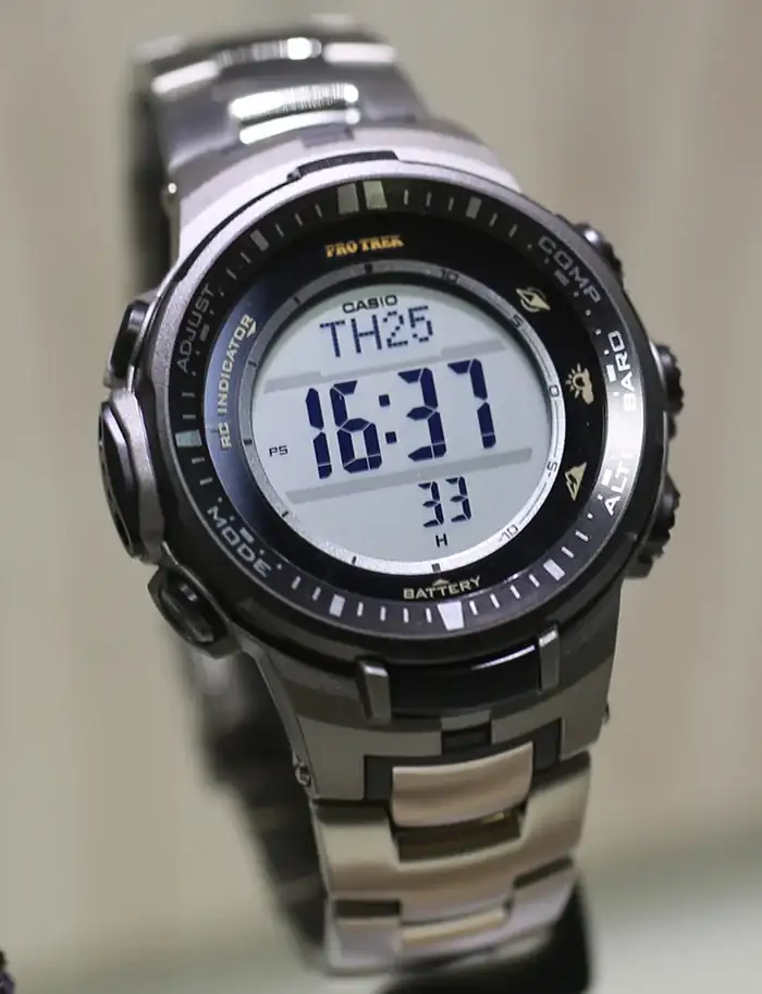 Casio-PRO-TREK-PRW-3000-bracelet.webp