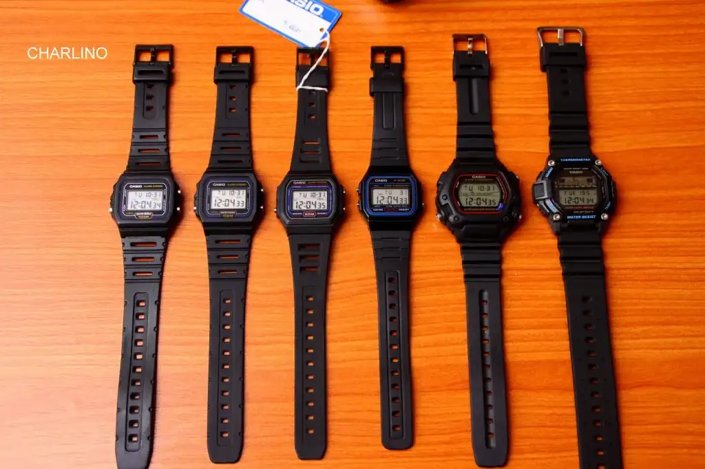 Casio-W-71-NOS-con-otros-de-mis-Casio-de-resina-00.webp