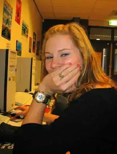 Cassie%20nu%20Computerd.webp