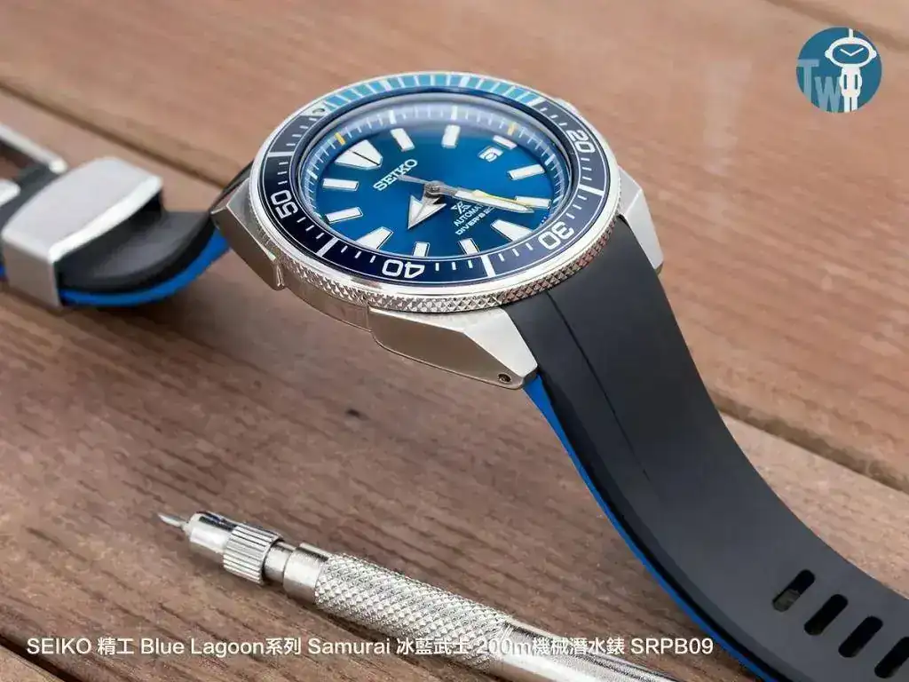 CB09AB-22A20BZZ_Seiko-SRPB09-BlueLagoon.webp