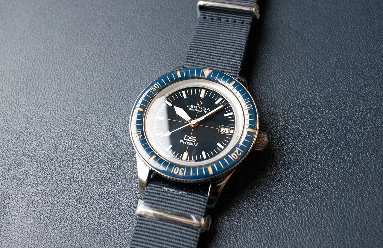 Certina-DS-PH200M-Azul-4-Horas-y-Minutos.webp