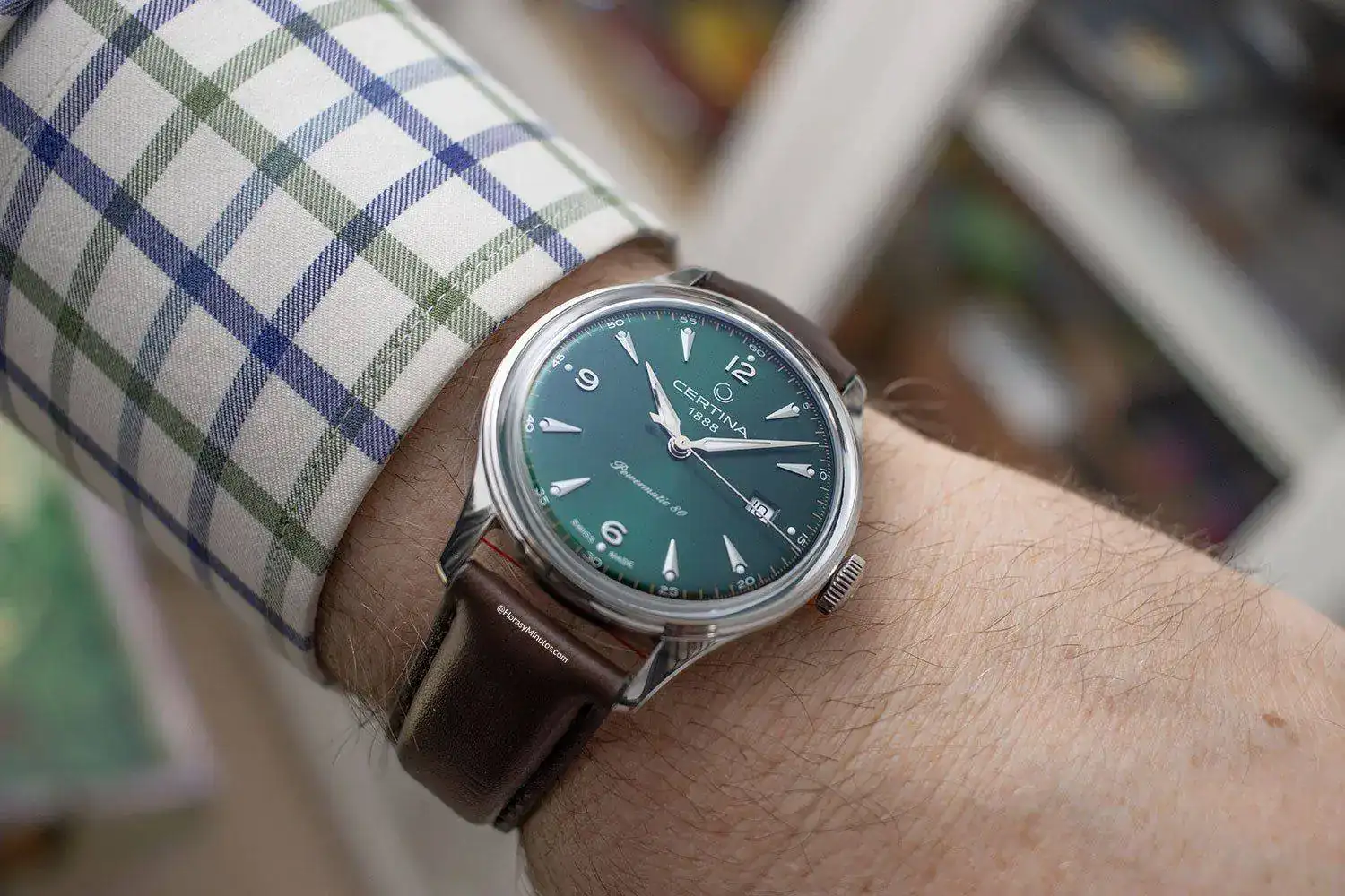 Certina-DS-Powermatic-80-12-Horas-y-Minutos.webp
