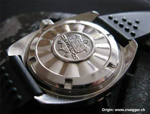 certina_ds2_200_caseback.webp