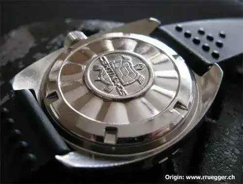 certina_ds2_200_caseback.webp