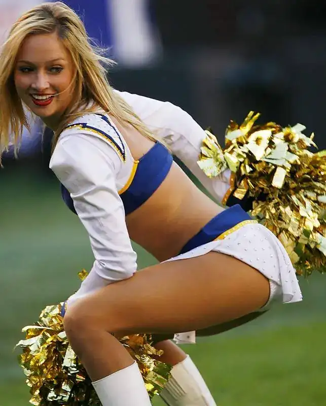 chargers-cheerleaders.webp