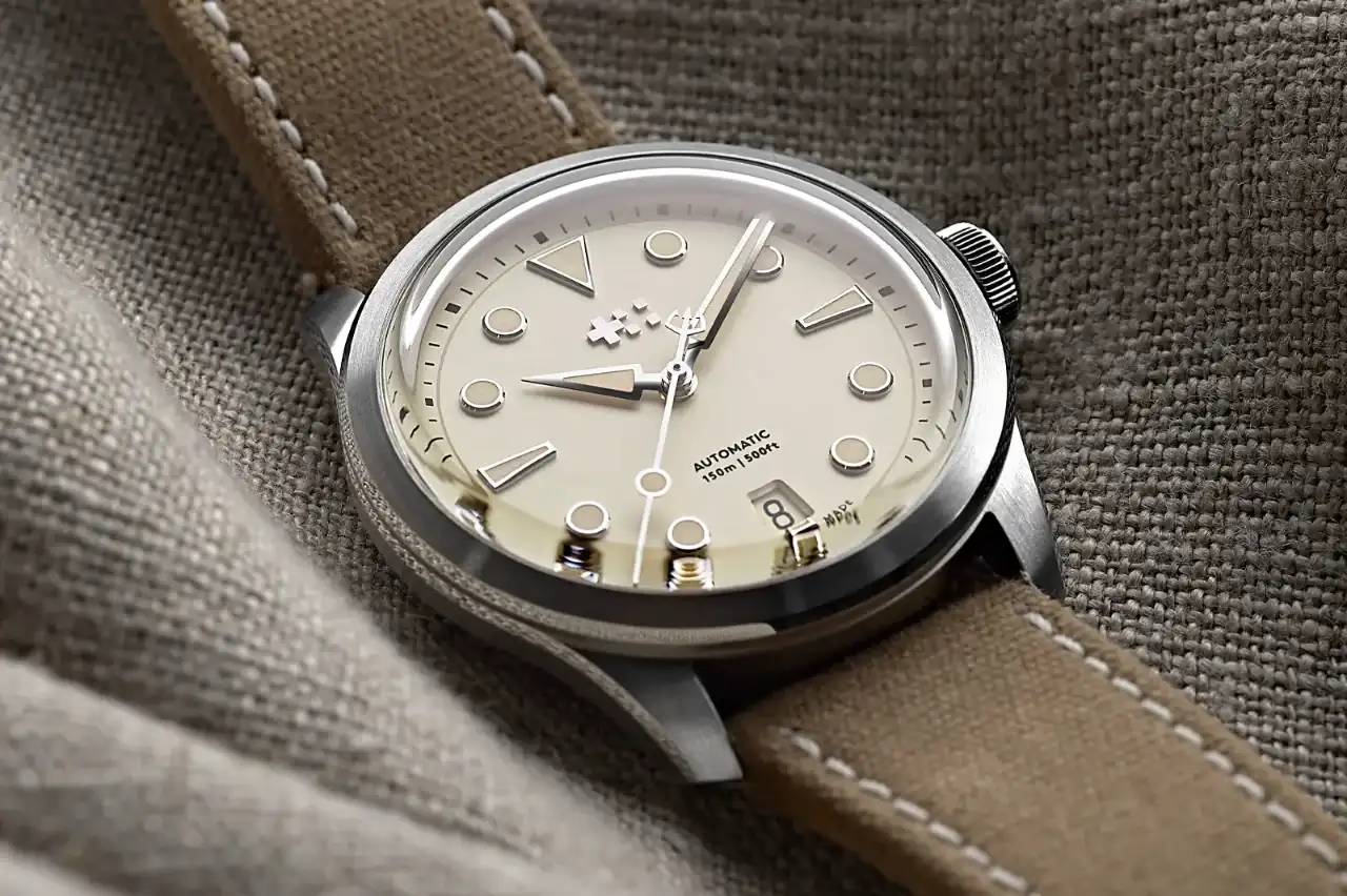 Christopher-Ward-C65-Dune-Automatic-Sand-1.webp