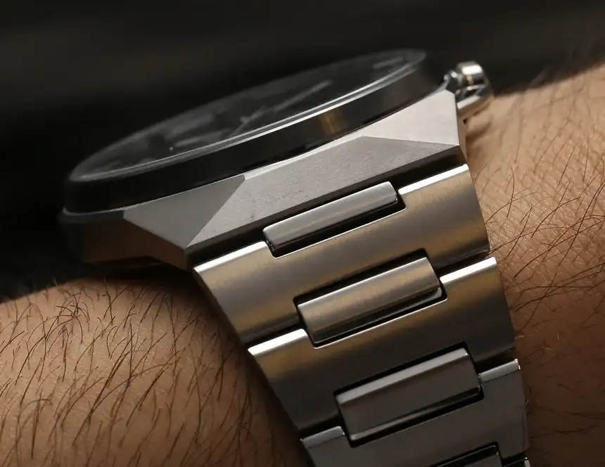 Citizen-Eco-Drive-Satellite-Wave-F100-watch-2.webp