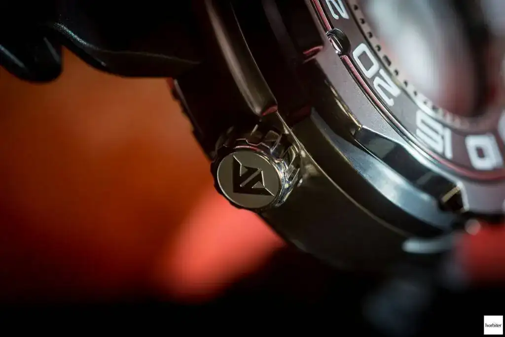 Citizen-Promaster-Eco-Drive-Professional-Diver-1000m-3.webp