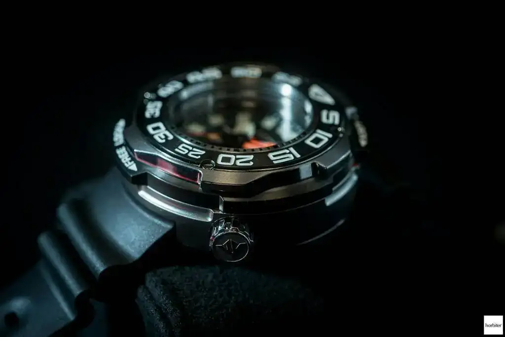 Citizen-Promaster-Eco-Drive-Professional-Diver-1000m-5.webp