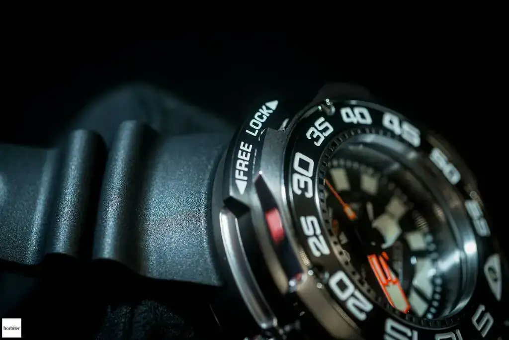 Citizen-Promaster-Eco-Drive-Professional-Diver-1000m-7.webp