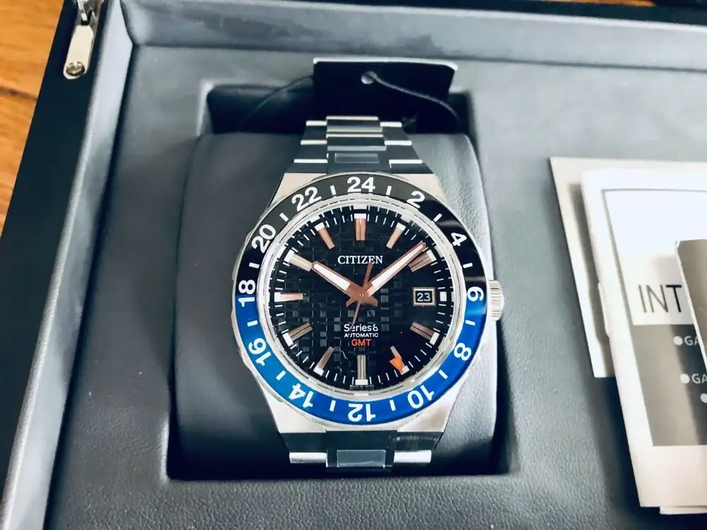 citizen-series-8-gmt-880-black-batman.webp