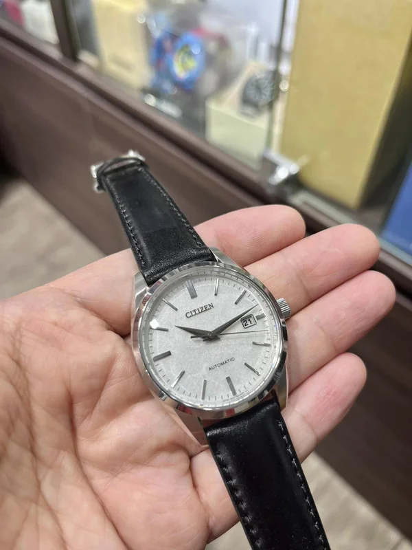 Citizen-Silver-Leaf-Lacquer-NB1060-04-A-blanco.webp