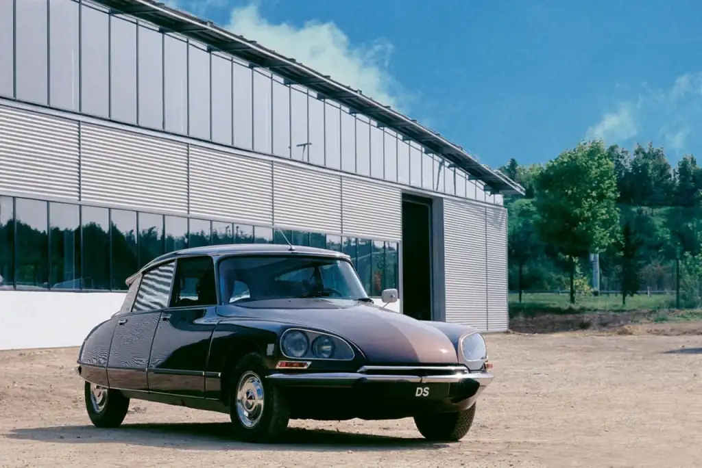 Citroen-DS-06-lg-1024x684.webp