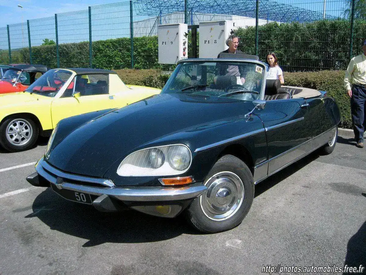 Citroen_DS_Cabriolet_1.webp