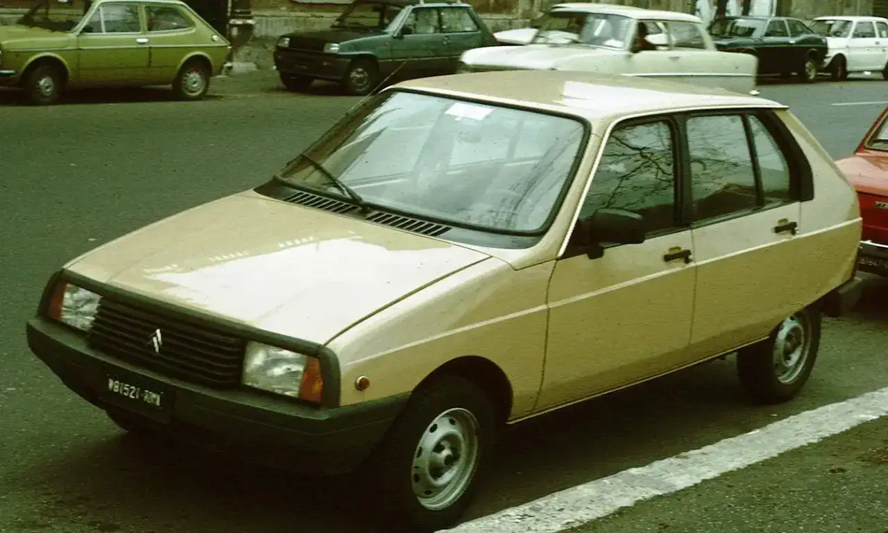 Citroen_Visa_Post_facelift_including_front_view.webp