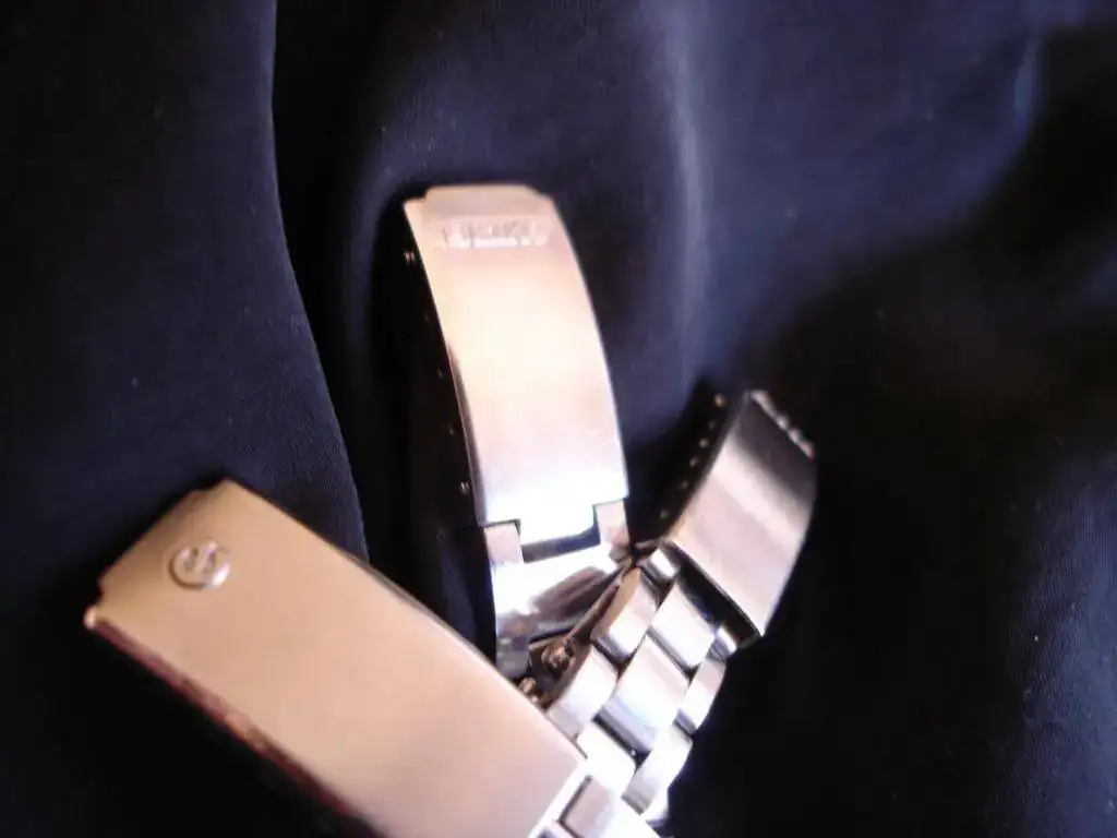 Clasps trío.webp